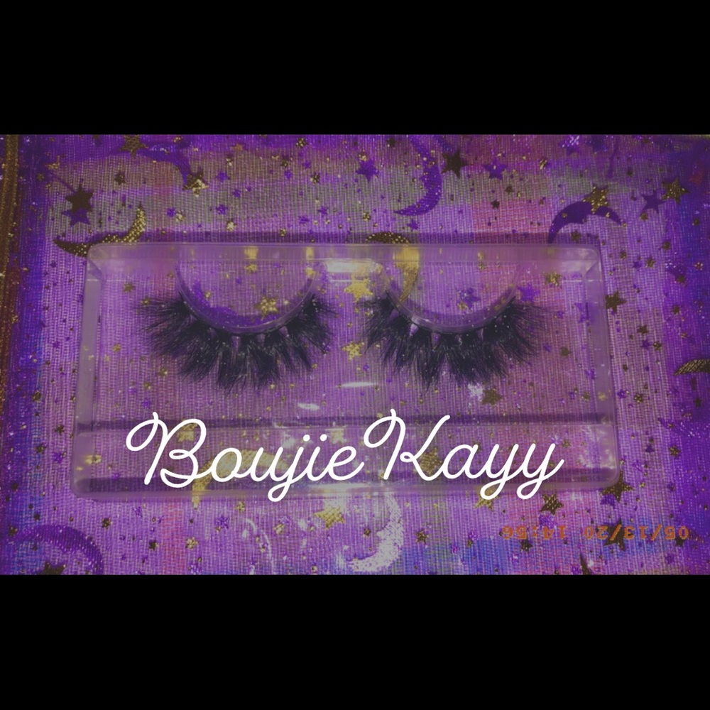 Lashes - Picture 9 of 11